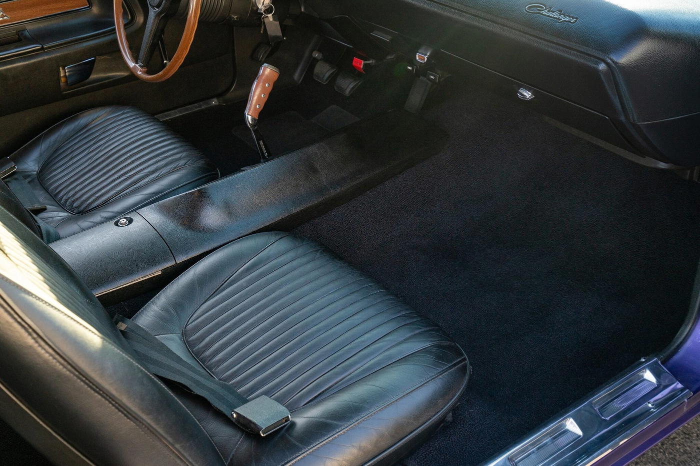 1970 Dodge Challenger R/T 426 Hemi 4-Speed