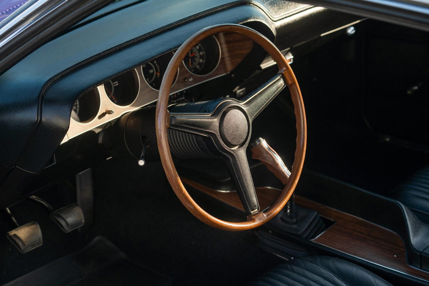 1970 Dodge Challenger R/T 426 Hemi 4-Speed