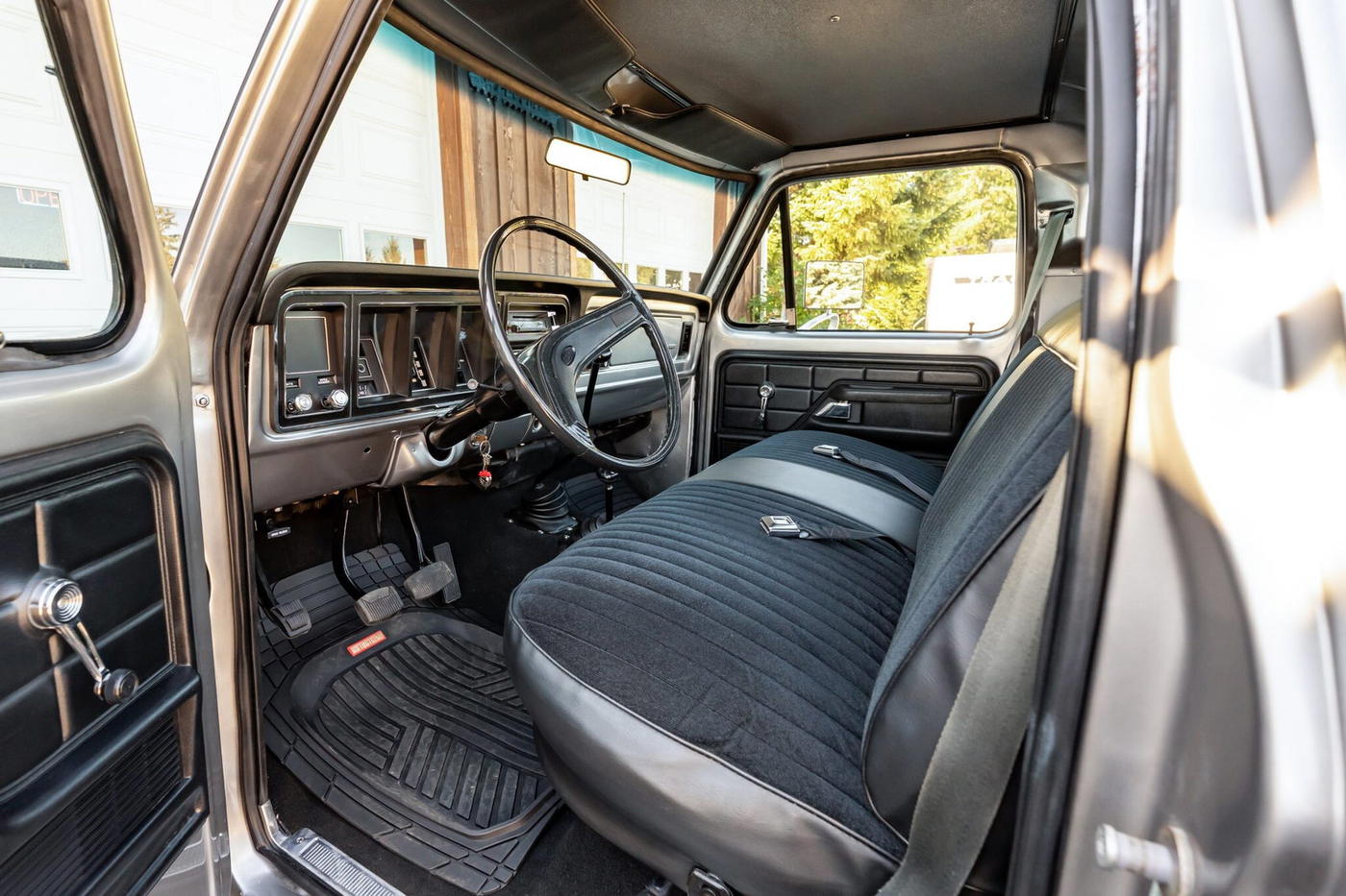 1976 Ford F-250 Custom Highboy 4×4 4-Speed