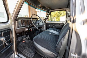 1976 Ford F-250 Custom Highboy 4×4 4-Speed