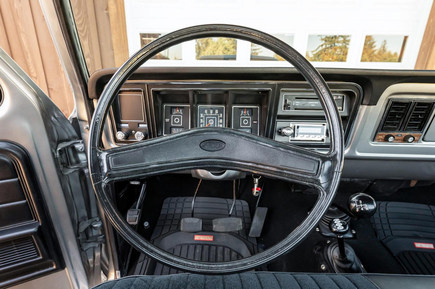 1976 Ford F-250 Custom Highboy 4×4 4-Speed