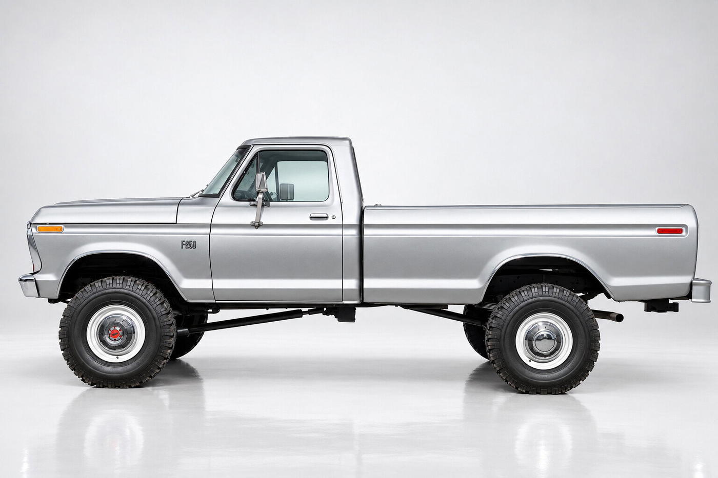 1976 Ford F-250 Custom Highboy 4×4 4-Speed